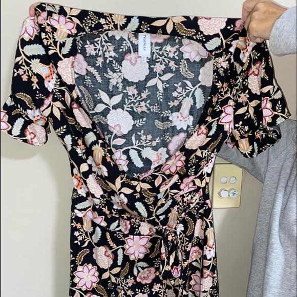 Tigerlily Dresses & Skirts - Tiger lily Mini Sun Dress